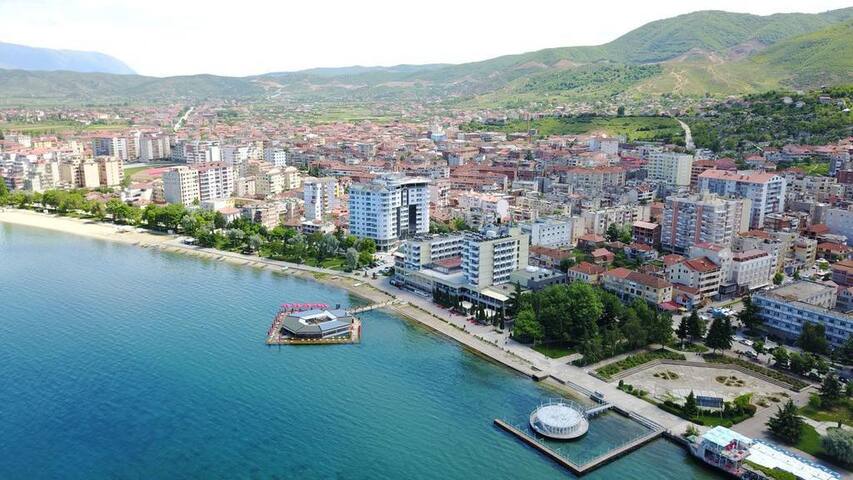Поградец - город Албании